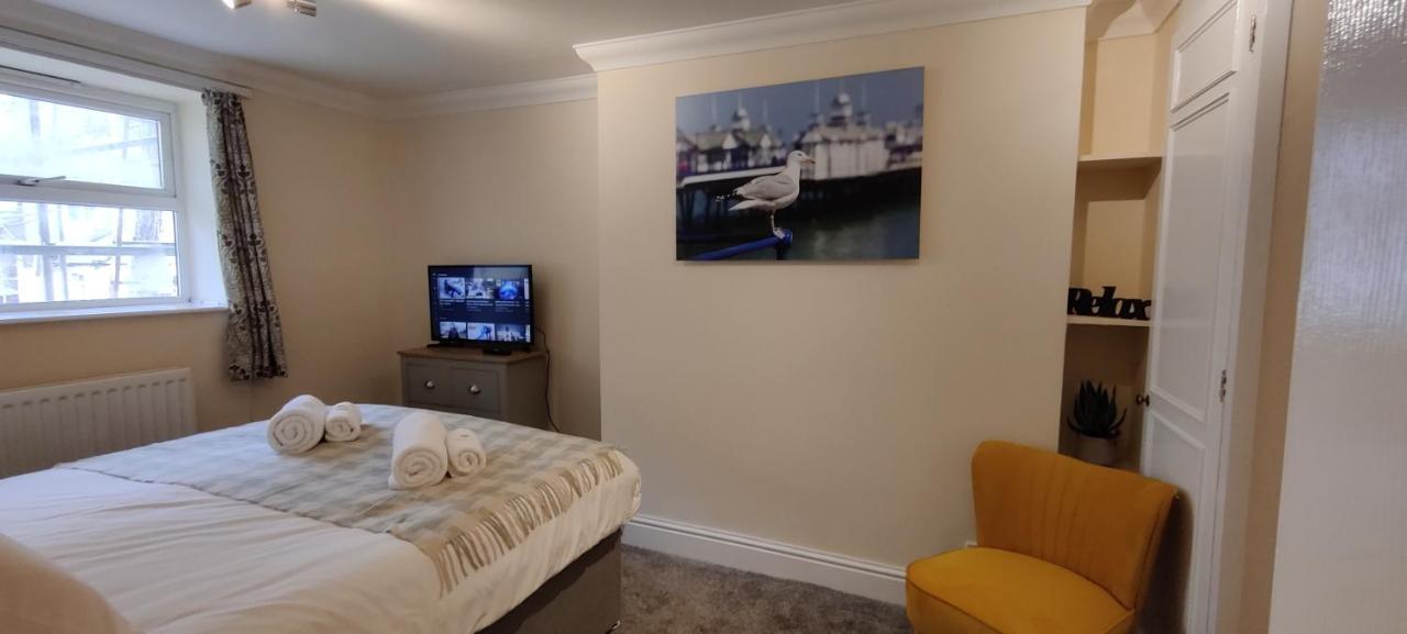 6 Queens Gardens Eastbourne Exterior photo