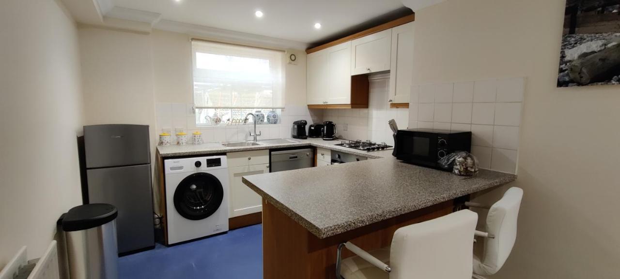 6 Queens Gardens Eastbourne Exterior photo